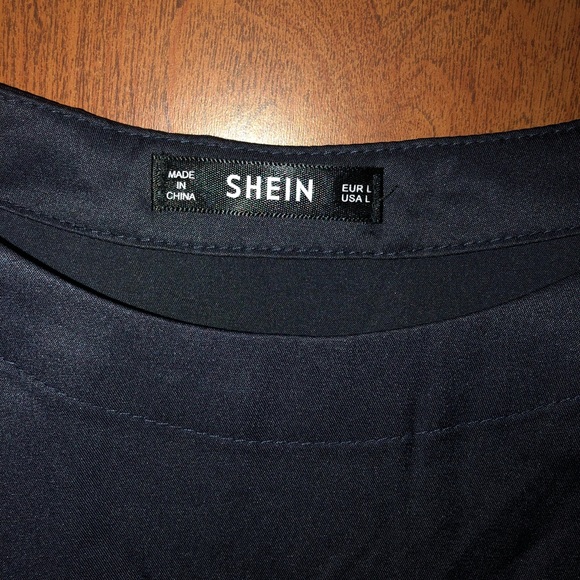 SHEIN  Waved Print Trim Short Sleeve Blouse - Picture 3 of 4